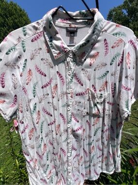 Torrid -Soft White Relaxed Short-sleeve Button-up Multi-Color Feather Print
